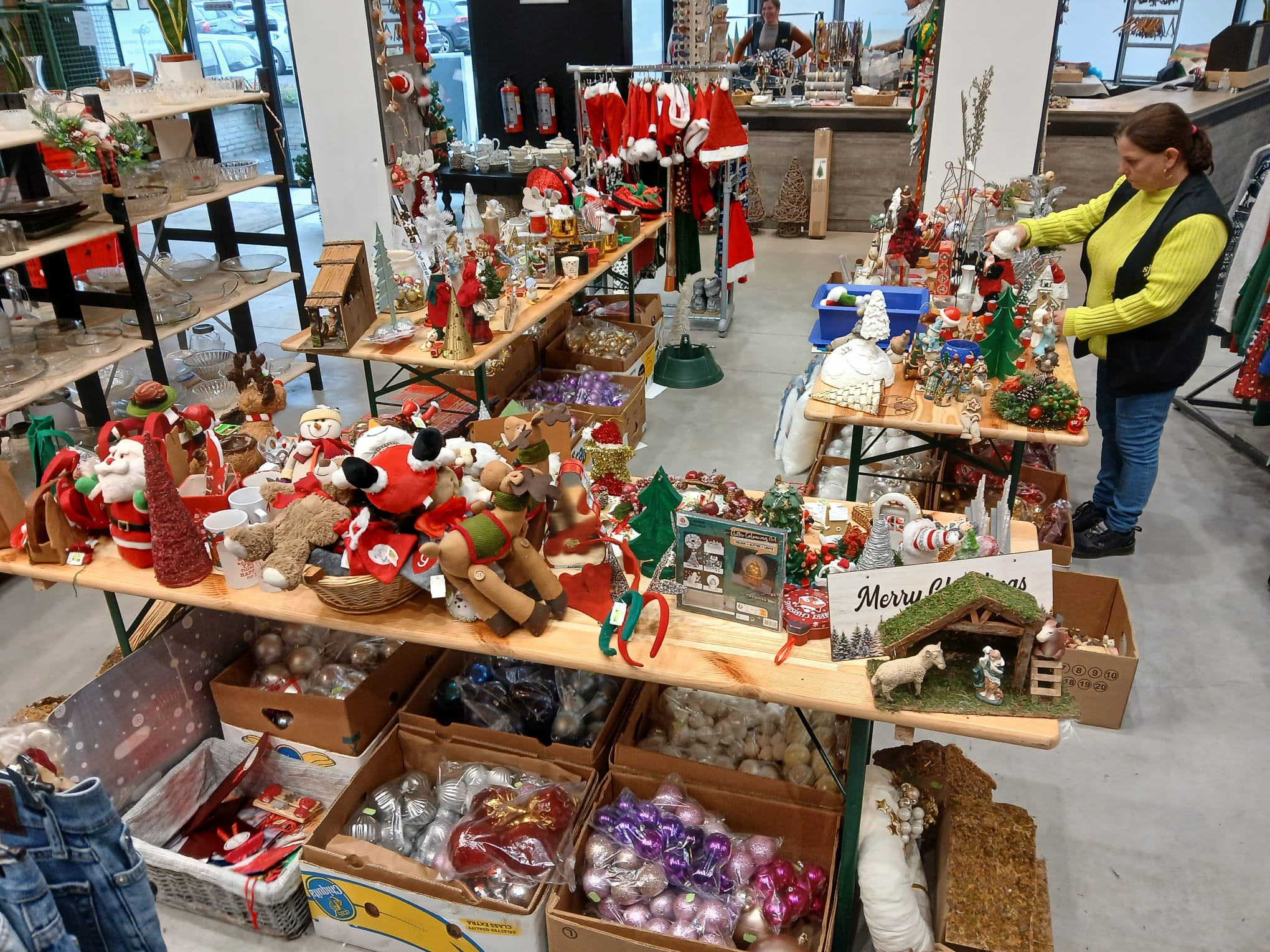 Bij Sjans Putte vind je een gigantisch aanbod Kerstballen en versiering